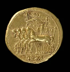 Aureus (Rückseite) des vergöttlichten Claudius (41-54 n. Chr.) geprägt unter Nero (54-68 n. Chr.) zeigt einen Wagen mit vier Pferden (Gold) Inschrift: EX SC